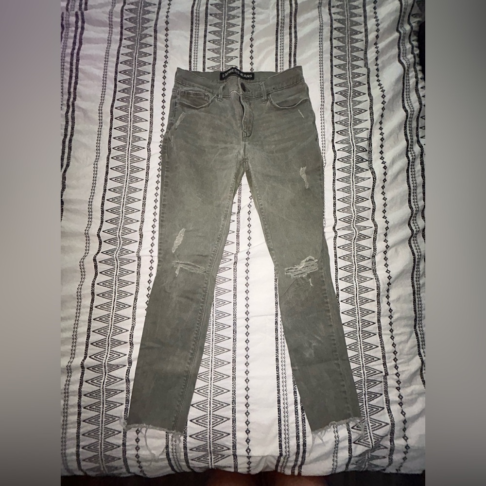 Express - Size 4 - Gray Distressed Skinny Jeans 
Ankle crop